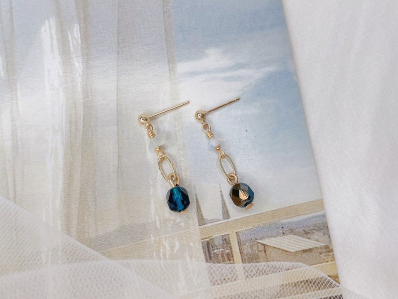 Blues Dream || Japanese imported Czech beads earrings - ต่างหู - วัสดุอื่นๆ สีน้ำเงิน