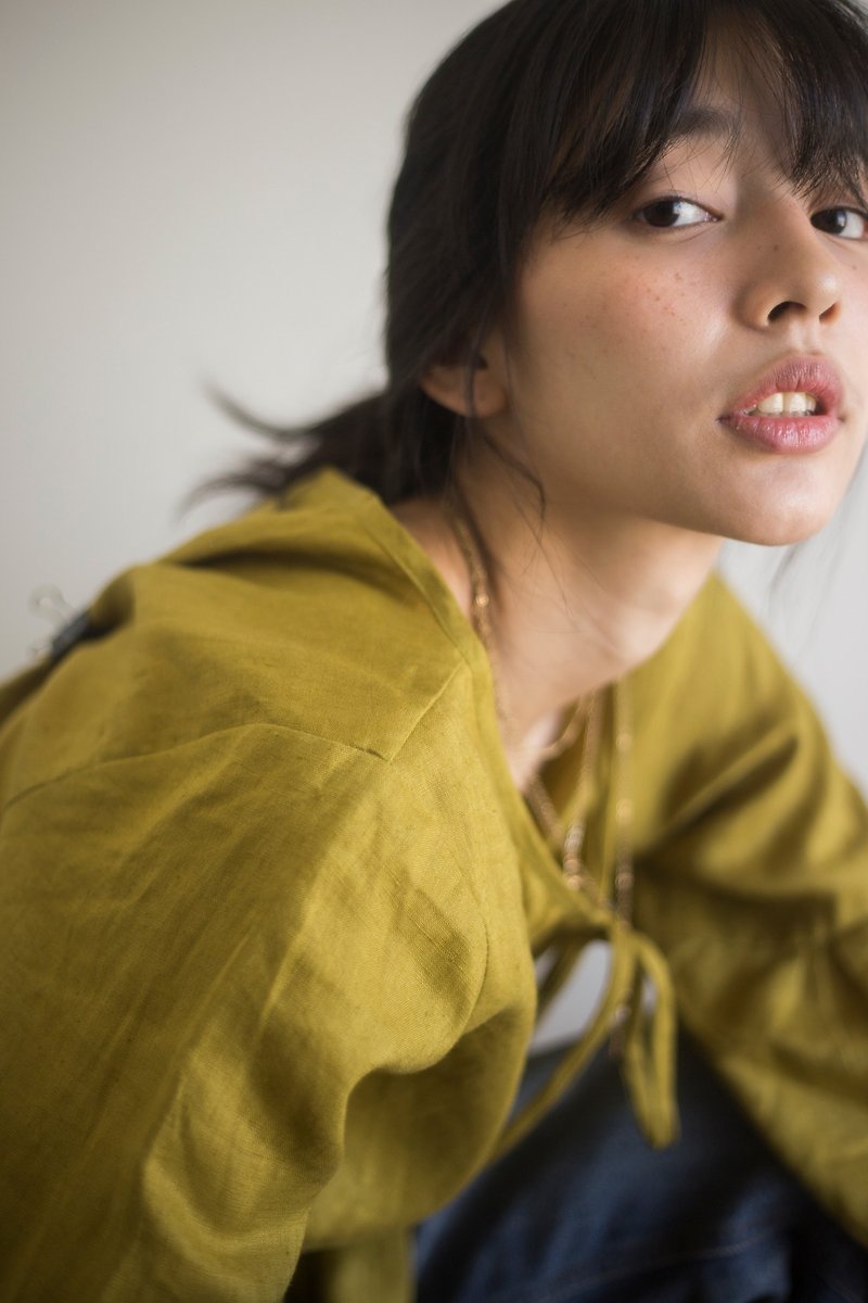 Linen long puffy sleeve blouse in Olive Green - 女裝 上衣 - 亞麻 綠色