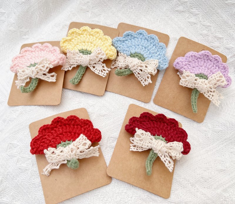 【Bunny】Carnation brooch/pin~Mother’s Day gift - Brooches - Cotton & Hemp White