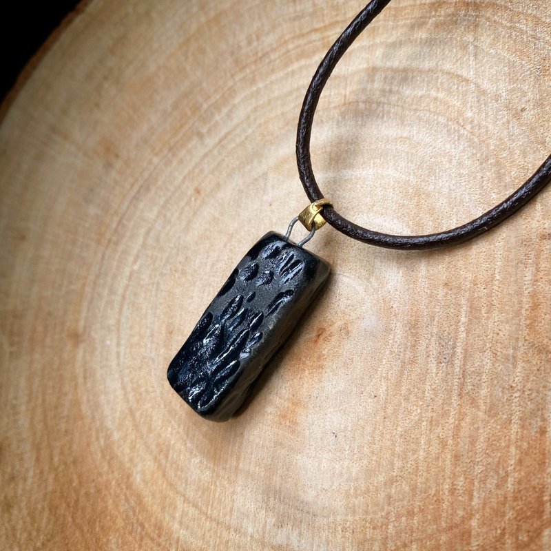 [Fragrance Gift] Perfume Essential Oil Necklace - Jet Black Long Engraving | Handmade Pottery | Fragrance Gift Box - Necklaces - Porcelain Black