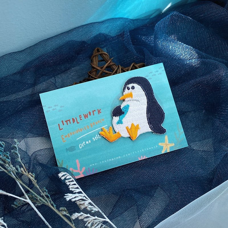 Embroideried  badge | fat penguin | Littdlework - เข็มกลัด/พิน - งานปัก หลากหลายสี