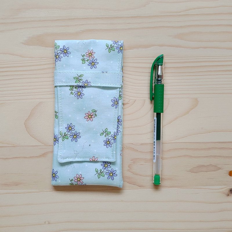 Little flowers fluttering/two-color pen set - กล่องดินสอ/ถุงดินสอ - ผ้าฝ้าย/ผ้าลินิน สีน้ำเงิน