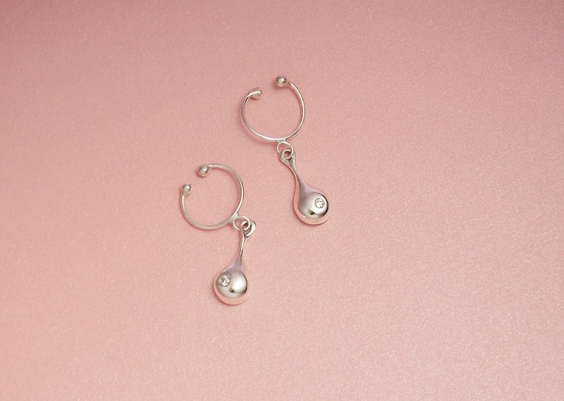 點點滑落的雨滴 / 純銀鑲白鑽耳環(耳夾式) - 耳環/耳夾 - 寶石 銀色