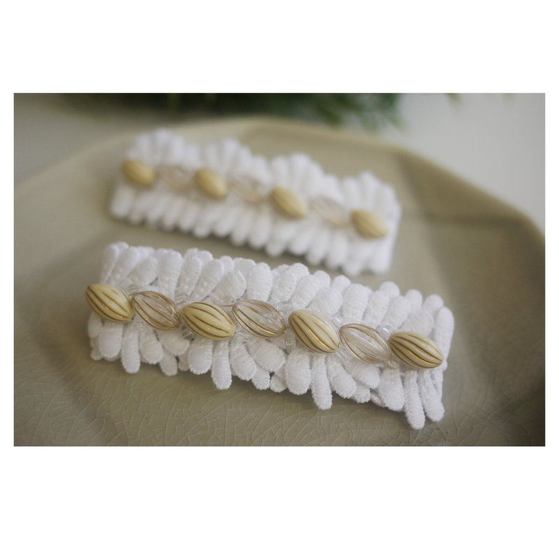 島嶼 | 手縫蕾絲髮夾 | 法式彈簧夾 | hair clip - 髮夾/髮圈 - 其他材質 白色