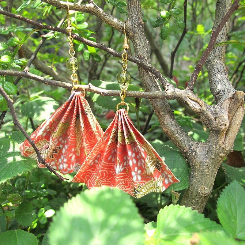 Earrings Japanese origami paper fan crystal glue hanging earrings Japanese style Chiyo paper handmade non-colliding accessories - ต่างหู - กระดาษ สีแดง