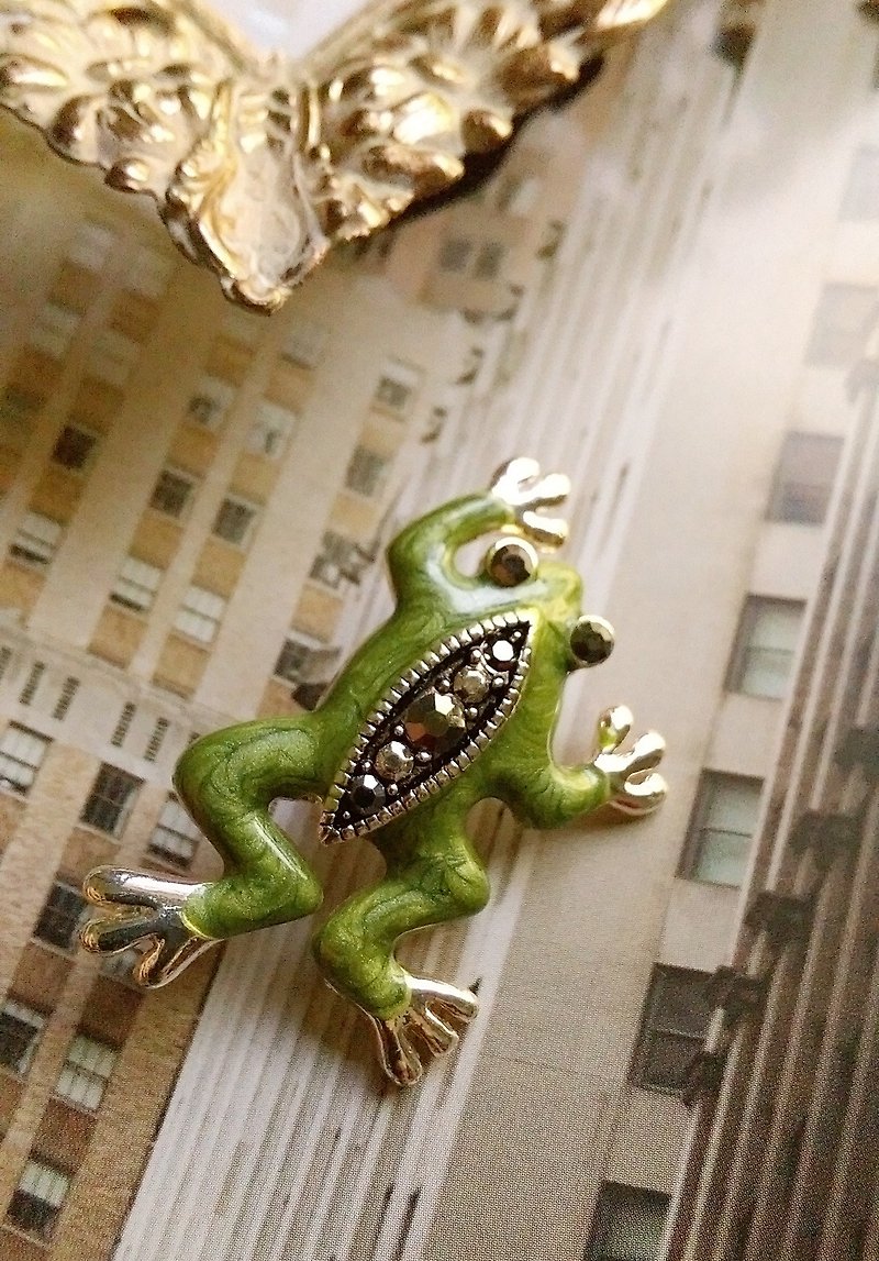 [Western antique jewelry/old pieces] 1980's grass green enamel frog pin - เข็มกลัด/พิน - โลหะ สีเขียว