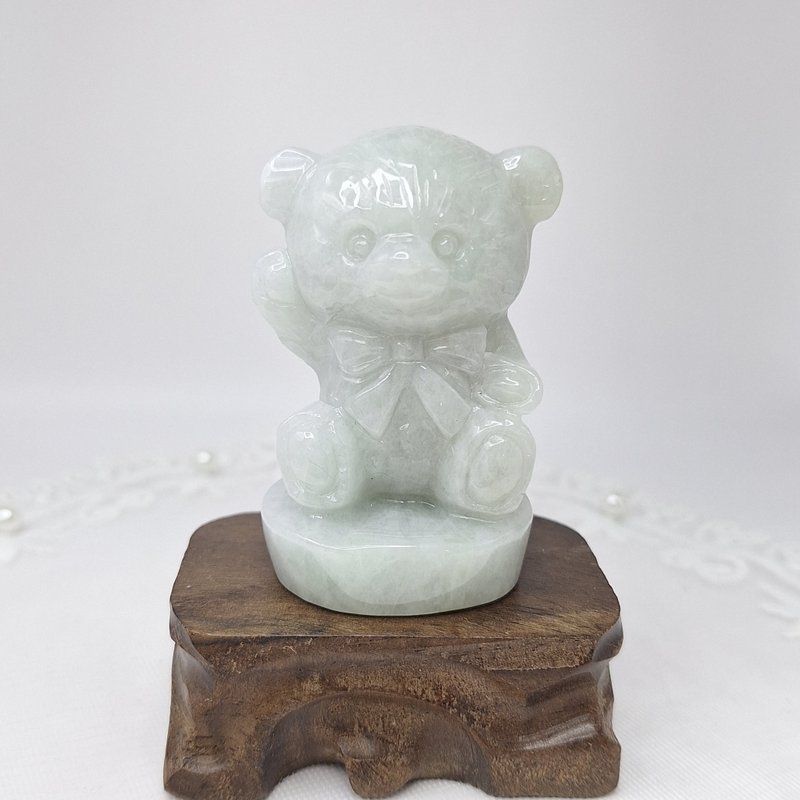 Icy light green hand-carved bear ornament | Natural Burmese jade A grade jadeite - ของวางตกแต่ง - หยก 