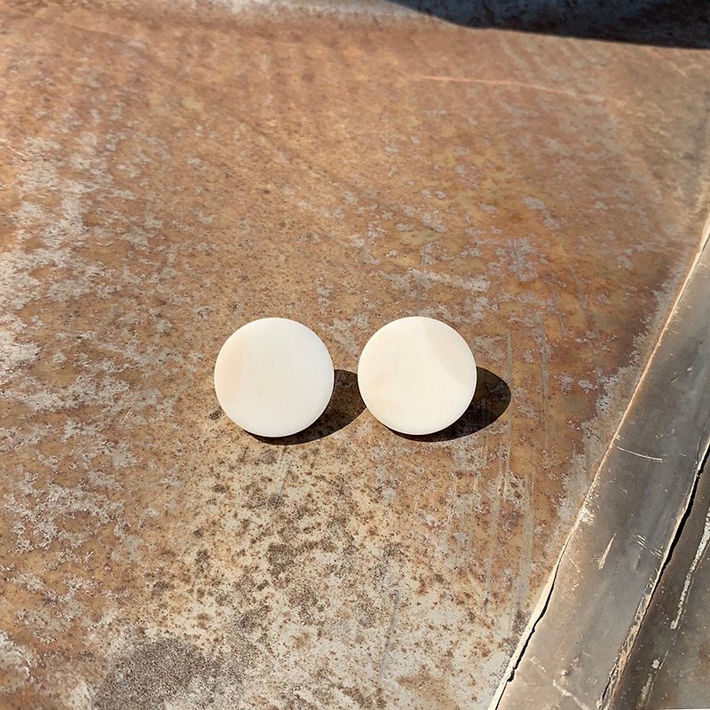 Natural white jade round earrings / can be clipped - ต่างหู - หยก ขาว