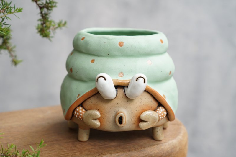 Hermit crab ceramic plant pot. - 花瓶/花器 - 陶 綠色