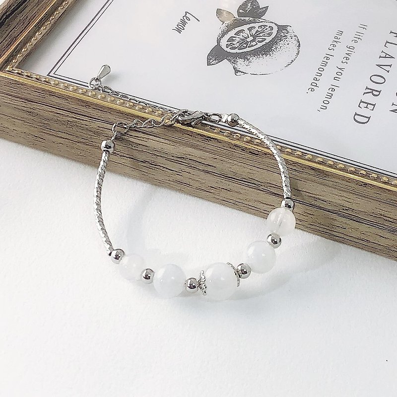 Moon Stone Natural Stone Crystal Bracelet - สร้อยข้อมือ - คริสตัล ขาว