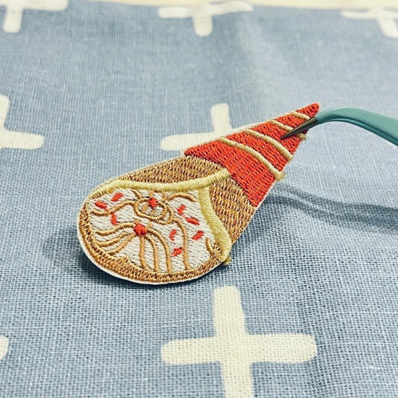 夜市狗狗  奶油可麗餅 - 編織/刺繡/羊毛氈/縫紉 - 繡線 金色