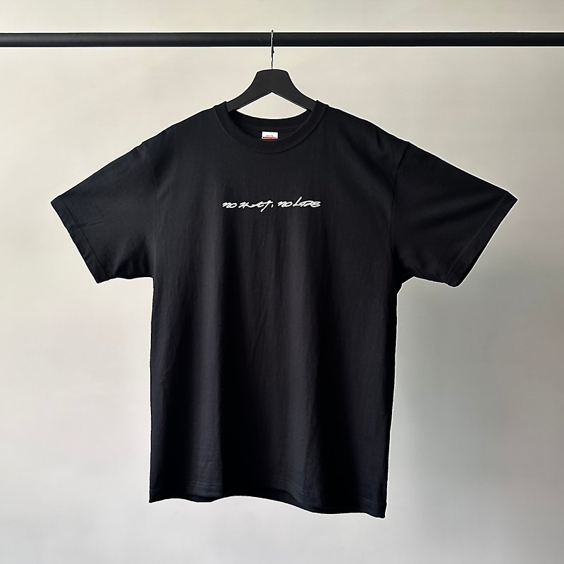 HYOKOU_hat ロゴスローガン半袖トップ 黒 - Tシャツ メンズ - コットン・麻 ブラック