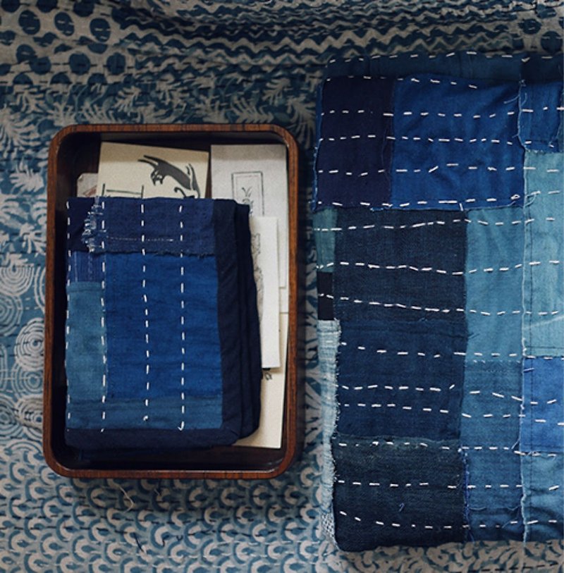Hand-made blue dyed ancient cloth thorns embroidered homespun hand-woven cloth patchwork mat tea mat old cloth mat placemat fabric potholder - ผ้ารองโต๊ะ/ของตกแต่ง - ผ้าฝ้าย/ผ้าลินิน สีน้ำเงิน