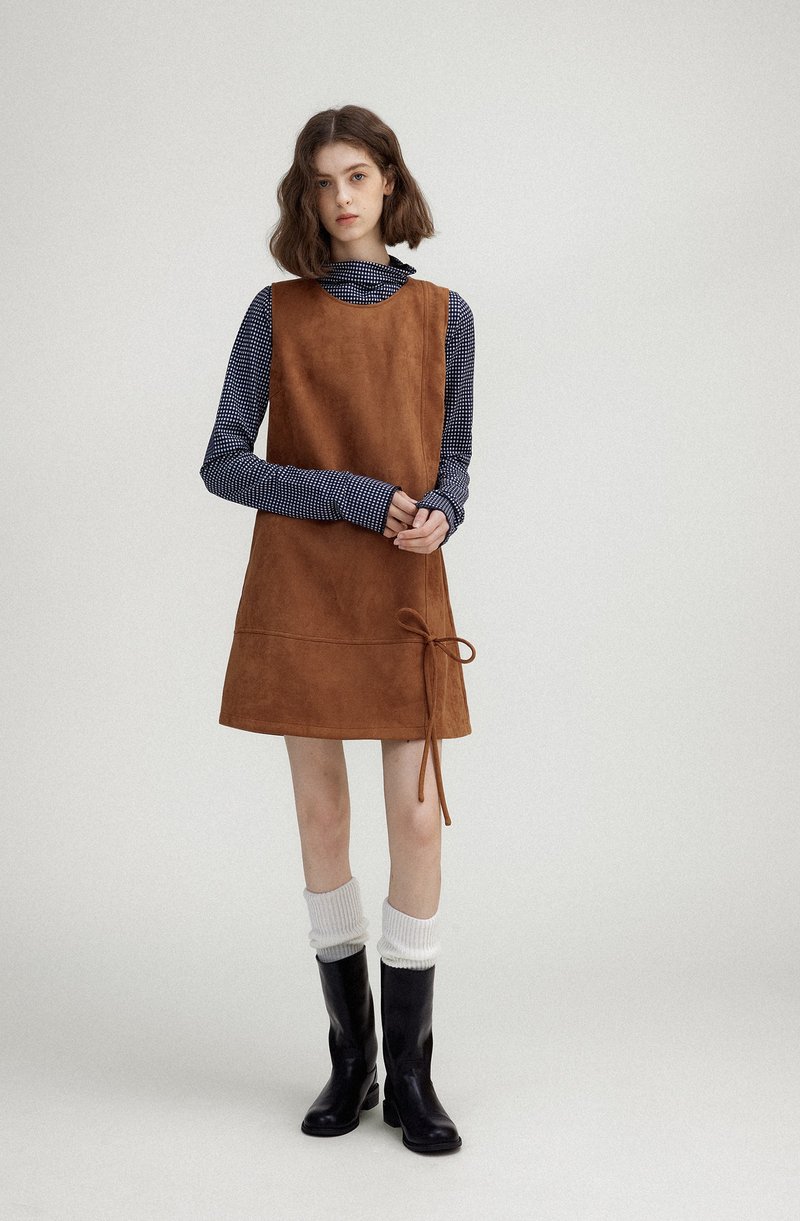 Chestnut Brown Autumn and Winter Suede Bowknot Vest Dress - ชุดเดรส - วัสดุอื่นๆ สีนำ้ตาล