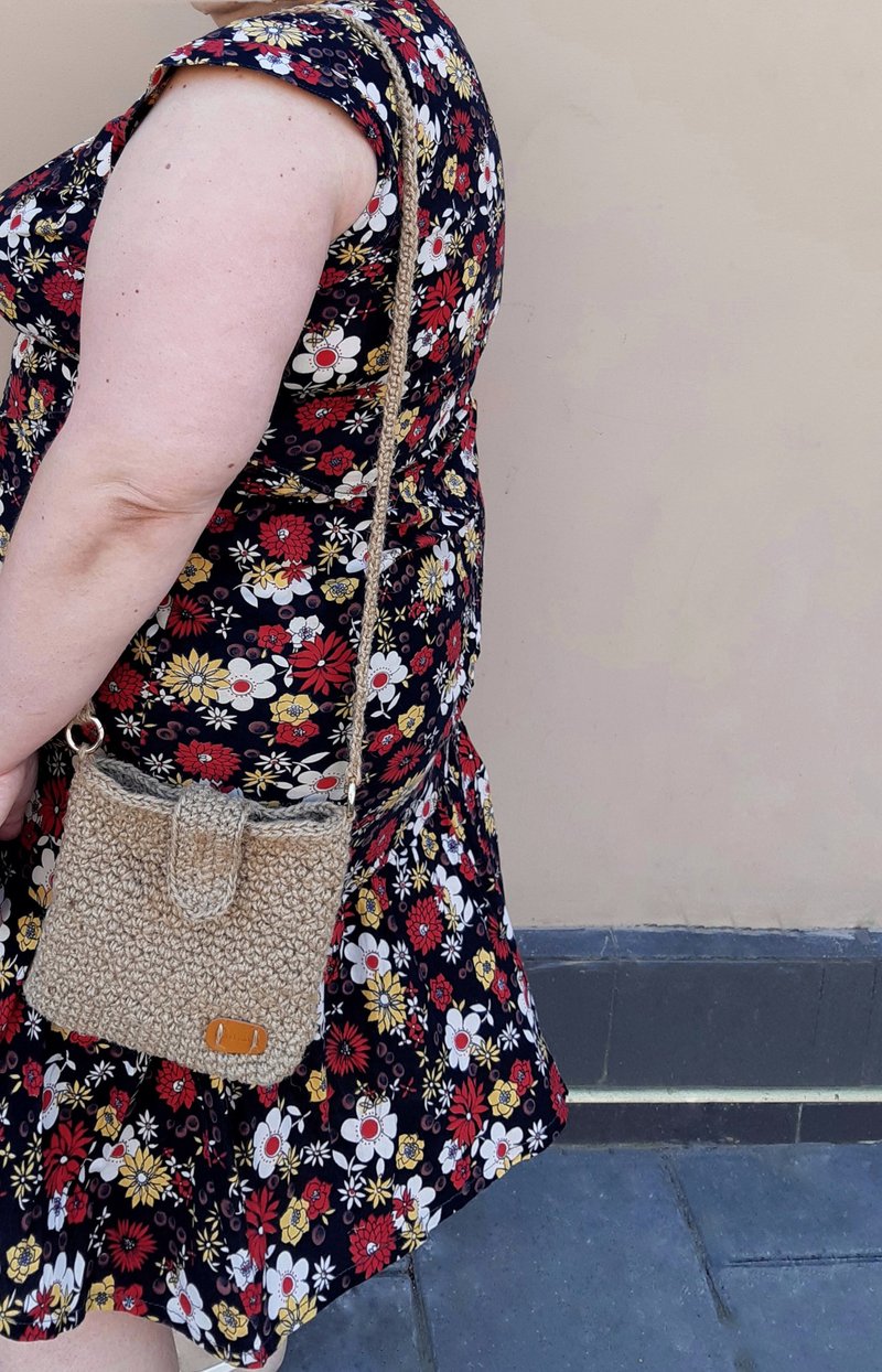 Hand Crochet Natural Jute Woman Bag Shoulder Bag Crossbody Bag Knit Handmade - 手提包/手提袋 - 棉．麻 金色