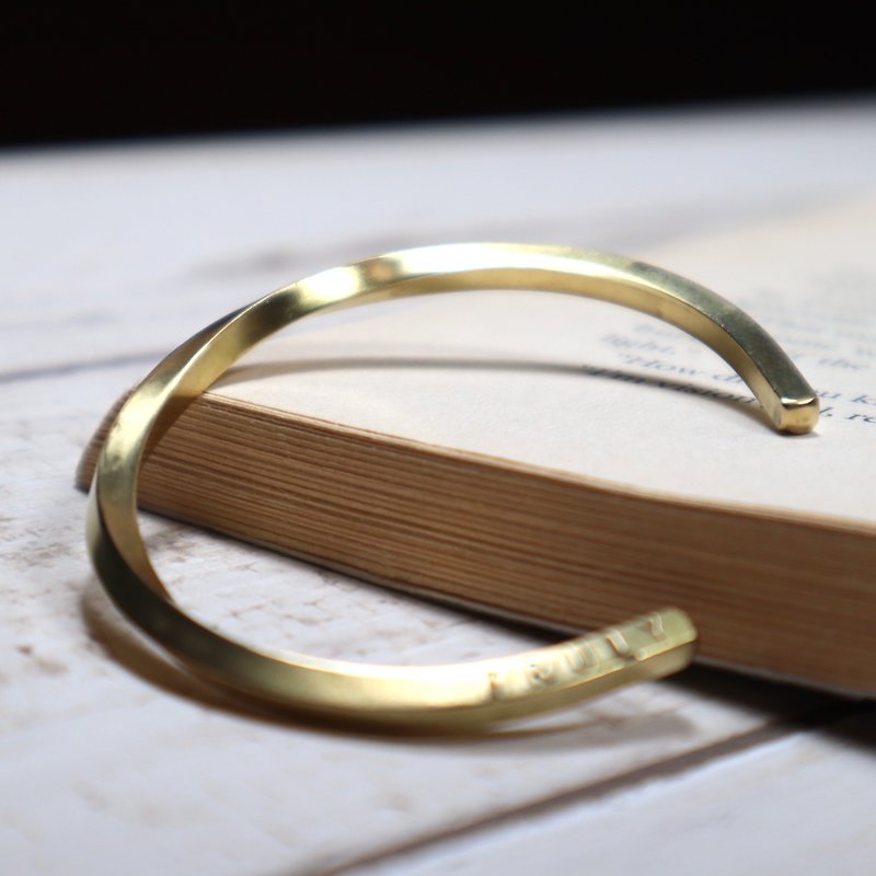 Simple twist brass bracelet bras - สร้อยข้อมือ - ทองแดงทองเหลือง สีทอง