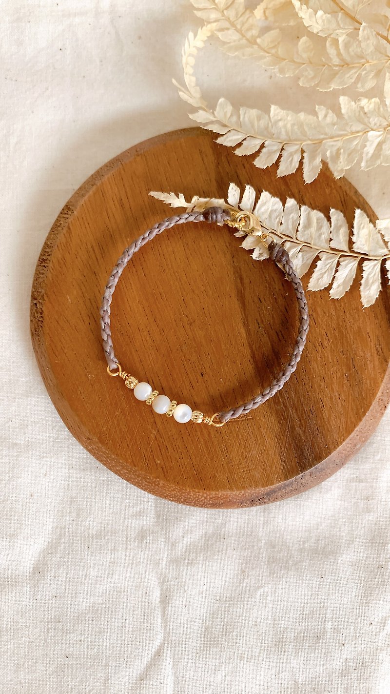 | Pearl Girl l Jewelry x Wax Thread x Bracelet Bracelet x 14K Plating x Handmade Gift - Bracelets - Precious Metals Khaki