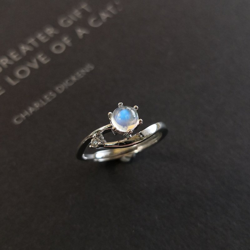 月光石 設計款 純銀戒指 戀人之石  晶體透徹 高品質藍光 簡約 - 戒指 - 純銀 白色