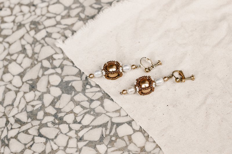 Sunset Beacon beaded pearl & brass earrings/clips - ต่างหู - โลหะ สีทอง