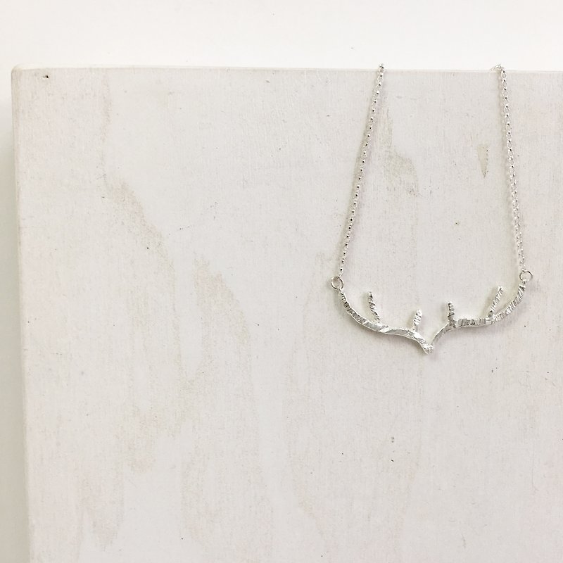 Deer necklace 925 silver - 項鍊 - 其他金屬 白色