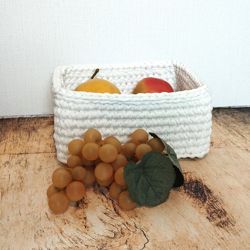 White basket for kitchen. Storage basket handknit. Cotton knitted fruit basket. - กล่องเก็บของ - ผ้าฝ้าย/ผ้าลินิน ขาว