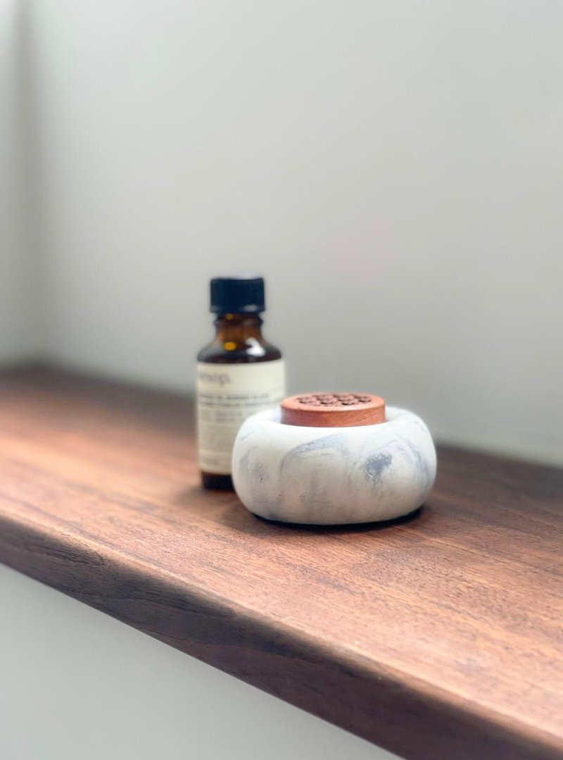 玩柅 香薰木水泥座 (圓)  ( 送young living 5ml 精油) Diffuser - 香氛/精油/擴香 - 水泥 