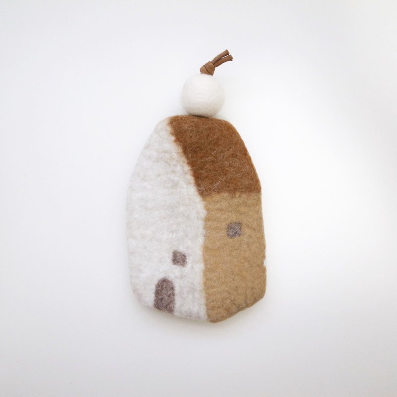 Small house key case I Brown series I carefully selected wool. Handmade - ที่ห้อยกุญแจ - ขนแกะ สีนำ้ตาล