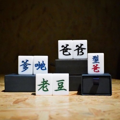 麻雀牌 セット 香港 背無垢 マージャン アイボリー MA-JONG 現状販売 ジャンボ麻雀牌 香港製の通販 by natsugiri's shop｜ラクマ