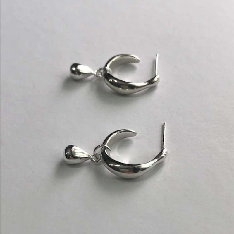 Flowing drops pierced earrings - Earrings & Clip-ons - Sterling Silver Silver