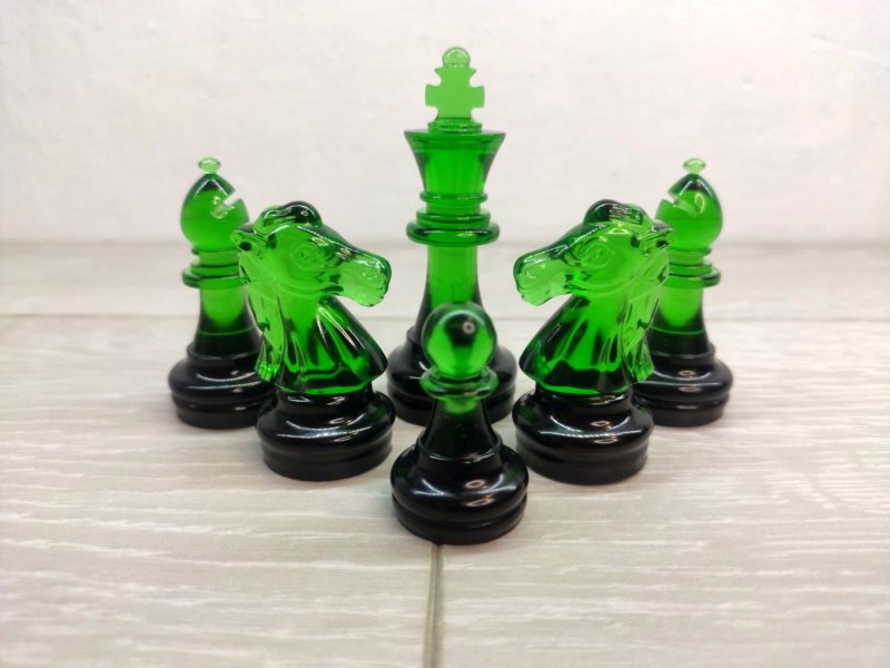 Custom resin chess sets with board | Size of King 2.75 inch (7 cm) | Epoxy resin - บอร์ดเกม - เรซิน สีเขียว