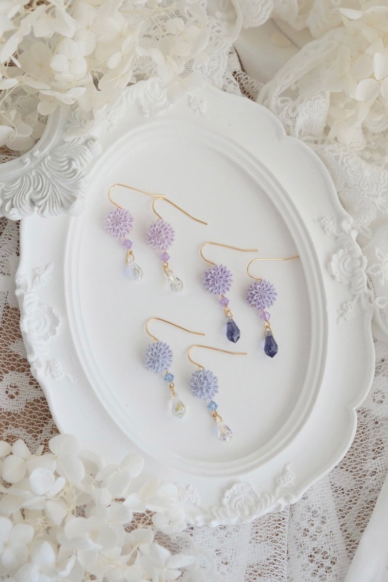 Purple style flower sword chrysanthemum earrings purple color - ต่างหู - ผ้าไหม สีม่วง