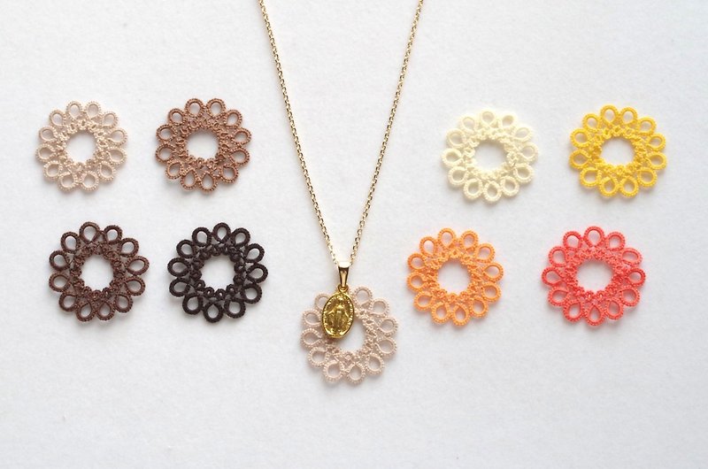 Semi-order, 24 colors to choose from, tatting lace and medallion pendant - Necklaces - Cotton & Hemp Red