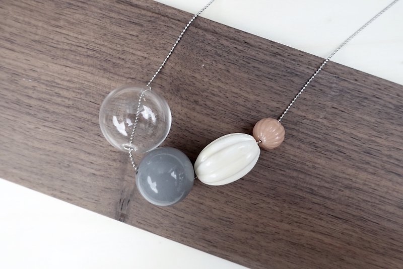 Simple bubble glass with Pantone Necklace - สร้อยติดคอ - วัสดุอื่นๆ สึชมพู