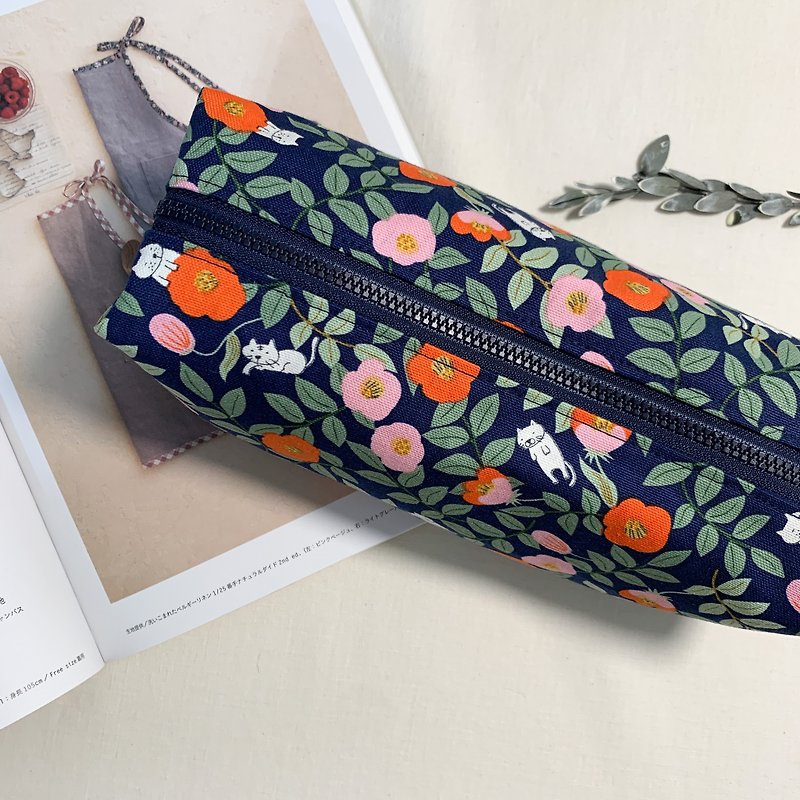 Chunhua kitten | Cosmetic bag/sundries bag/pencil case/pencil case/zipper bag - Pencil Cases - Cotton & Hemp Multicolor