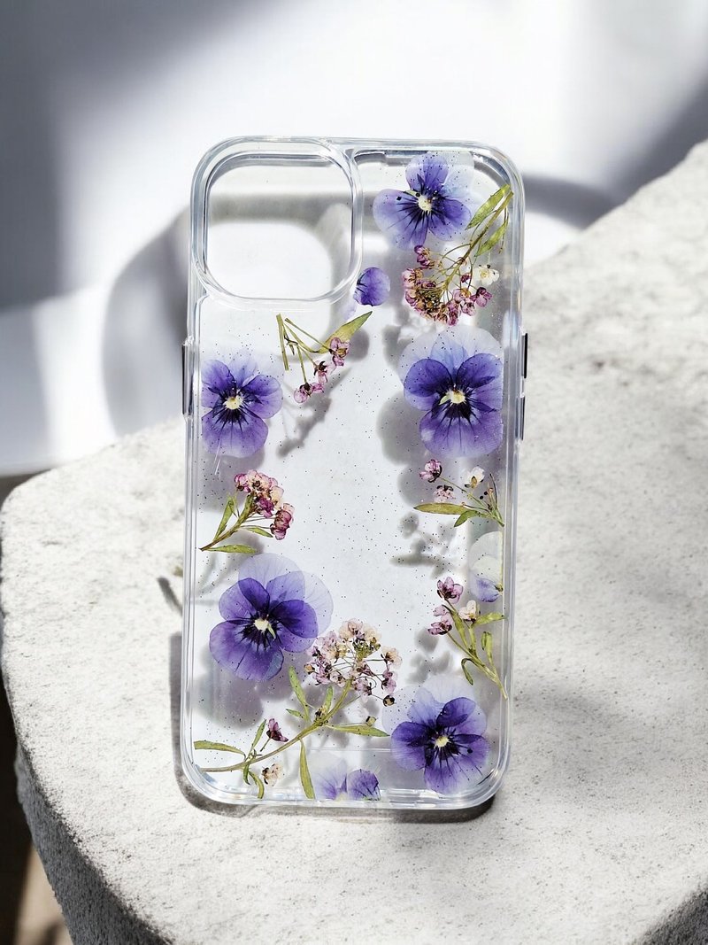 Pressed flowers phone case | Apple iPhone 13| Gift for Her - เคส/ซองมือถือ - พลาสติก หลากหลายสี