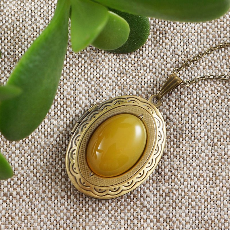 Honey Yellow Agate Bronze Oval Photo Locket Pendant Necklace Woman Jewelry Gift - สร้อยคอ - เครื่องประดับพลอย สีเหลือง