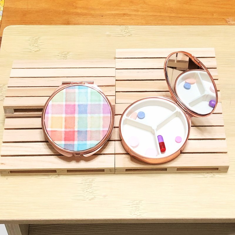 Rainbow plaid/portable medicine box. Drug storage box. Earrings and accessories can be stored - กล่องเก็บของ - ผ้าฝ้าย/ผ้าลินิน หลากหลายสี