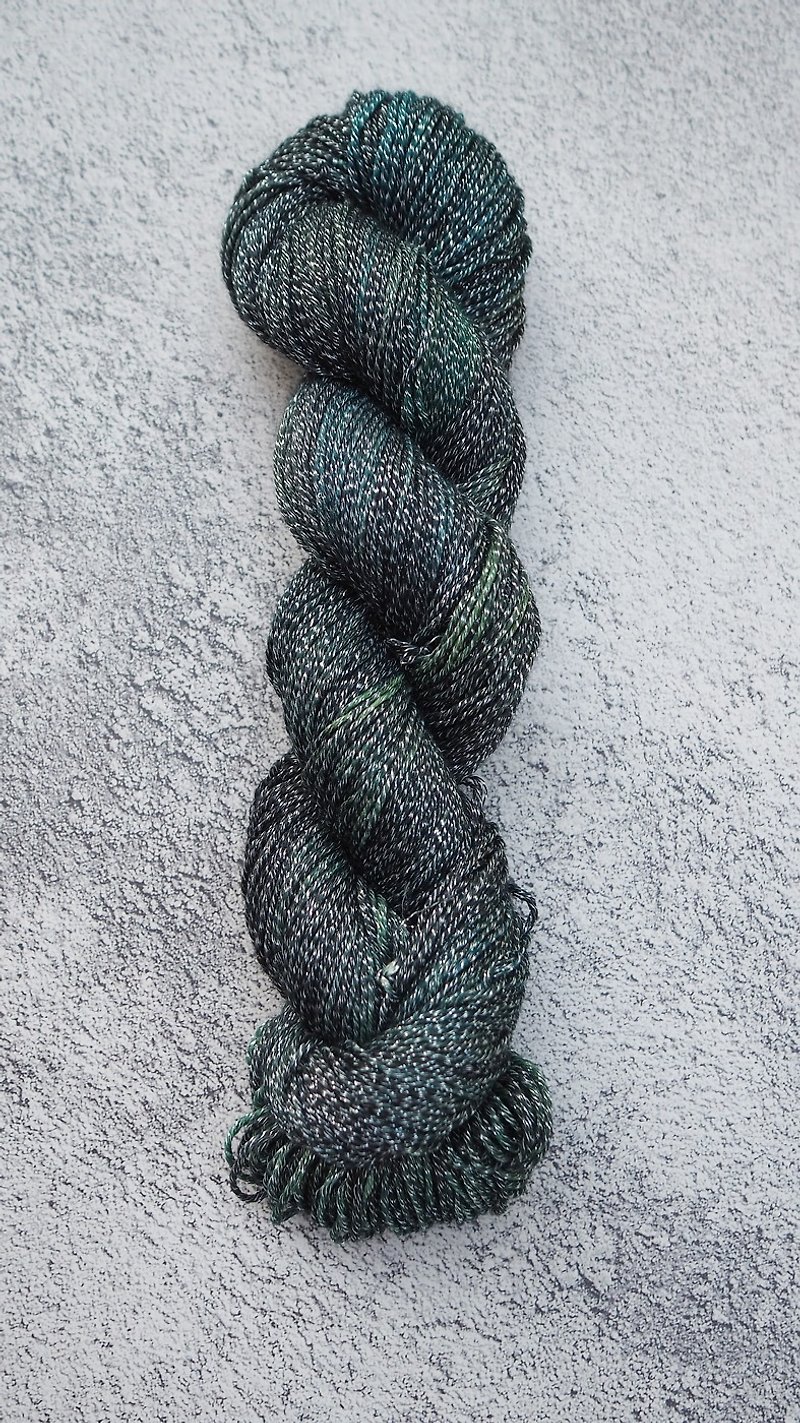 手染めの糸。夜の森（スターサンド/ルレックス/ Swm） - 編み物/刺繍/羊毛フェルト/裁縫 - ウール 多色
