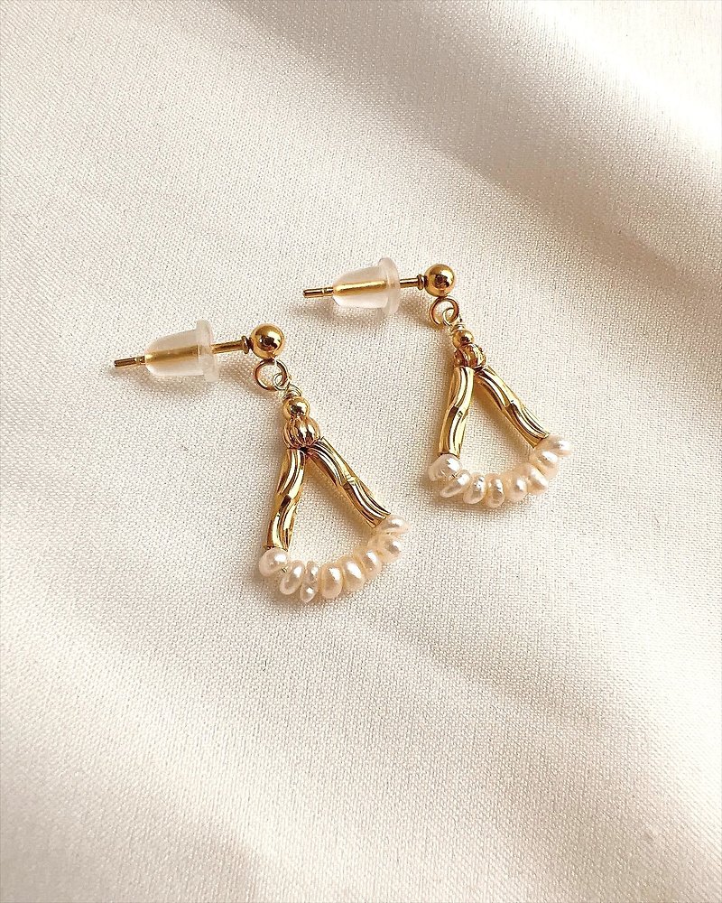 Libra/Natural Pearl/14k Gold/Ear Stitch - Earrings & Clip-ons - Pearl White