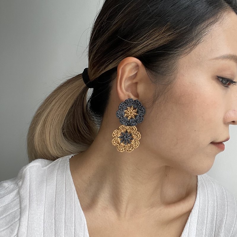 Crochet flower earrings - ต่างหู - งานปัก 