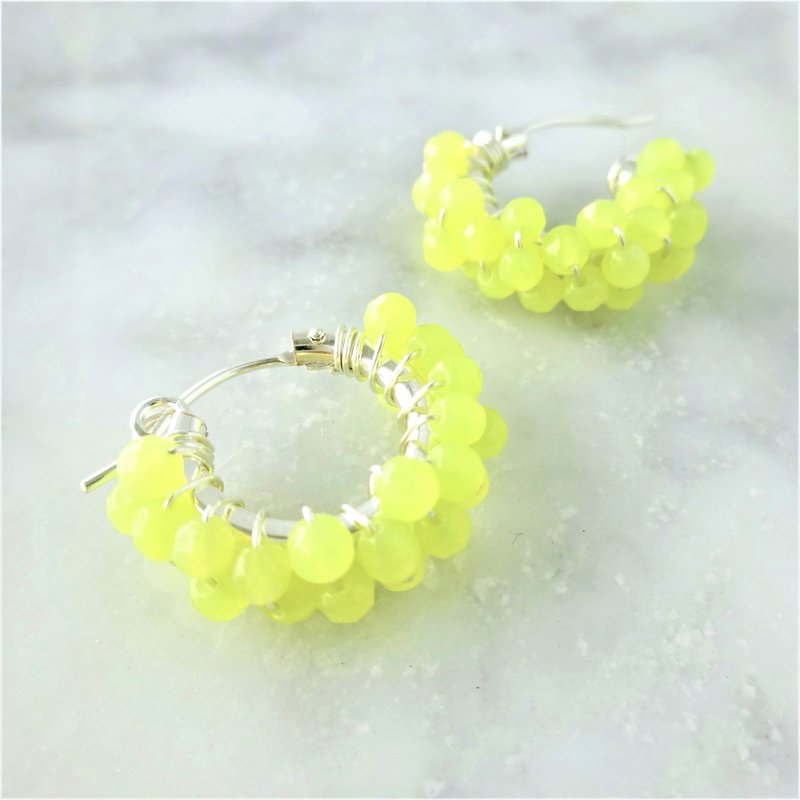 SV*Olive Jade wrapped pierced earring PINEAPPLE - ต่างหู - เครื่องเพชรพลอย สีเหลือง