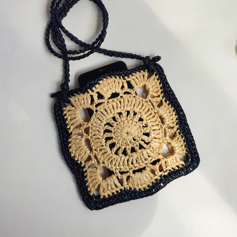 small bag natural raffia granny square phone bag - 側背包/斜背包 - 竹 黑色