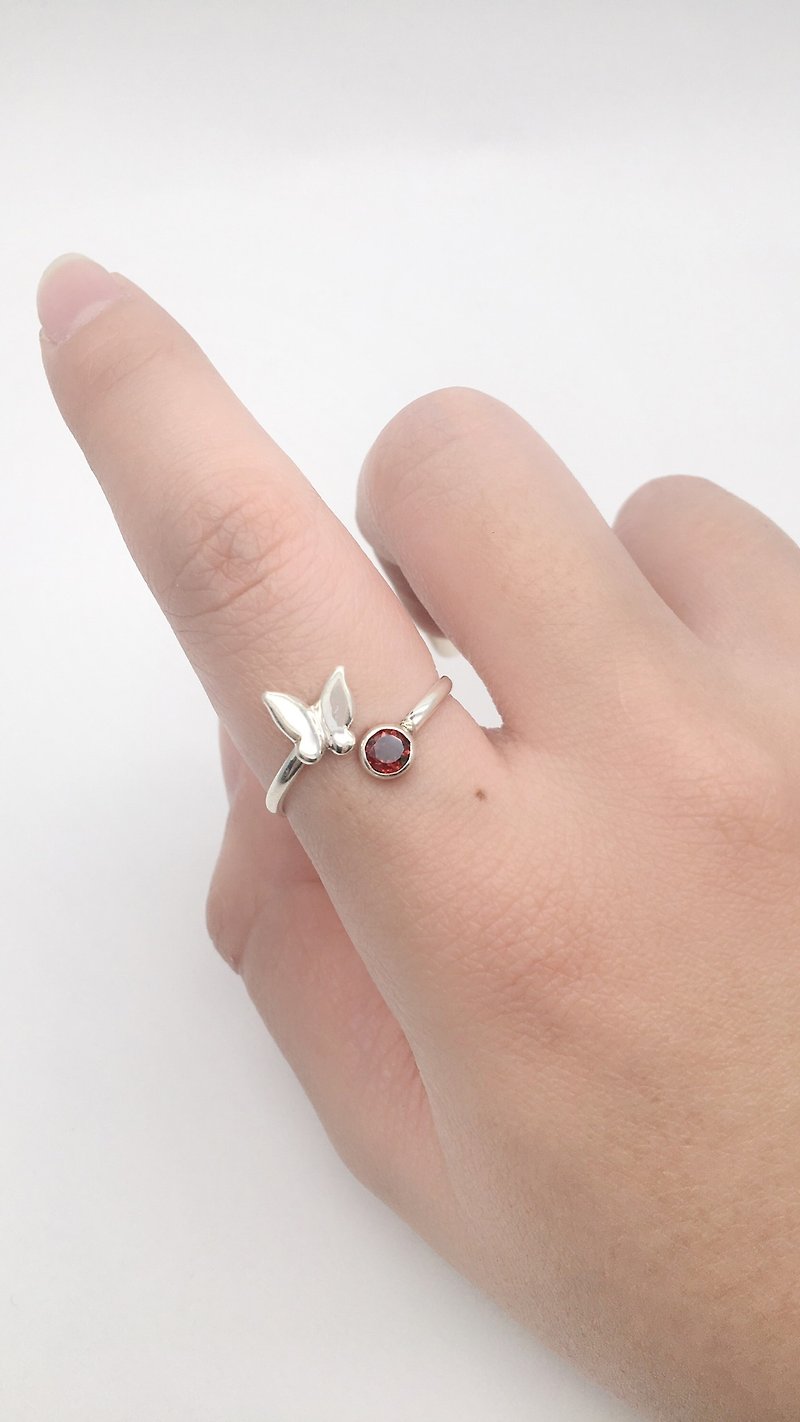 石榴石925純銀舞蝶設計戒指 尼泊爾手工銀飾 - 戒指 - 寶石 銀色