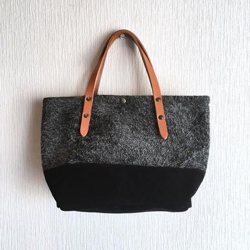[Genuine leather] Angora velor × cattle bed velor and extra thick oil slick tote bag - Handbags & Totes - Genuine Leather Black
