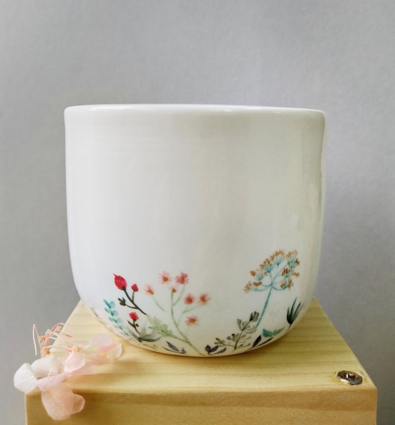 Floral hand cup - Cups - Porcelain White