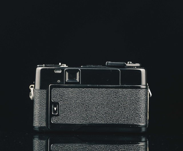 YASHICA EE フィルムカメラ Yashica EE Rangefinder 35mm Camera, Chrome With 4.5cm (45mm