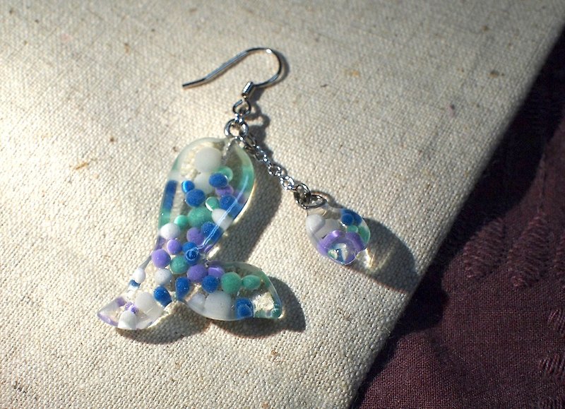 Fish and water_transparent resin_hanging earrings_imagine the feeling of a fish shaking in the ear_dot 1 - Earrings & Clip-ons - Resin Blue