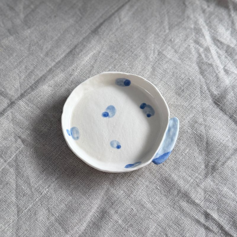 手作りの青い浅皿 / 未完成の島 - 初岸 - 小皿 - 陶器 