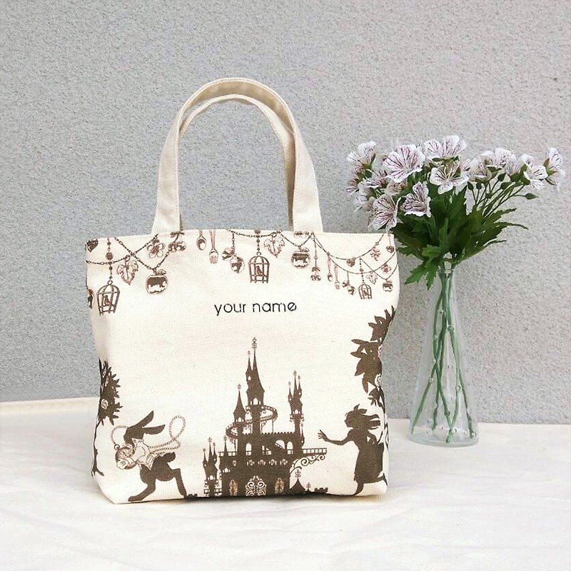 【Customized Name】 Alice in Wonderland / Print Canvas / Hand Bag - Gift Tote Bag - กระเป๋าคลัทช์ - ผ้าฝ้าย/ผ้าลินิน 