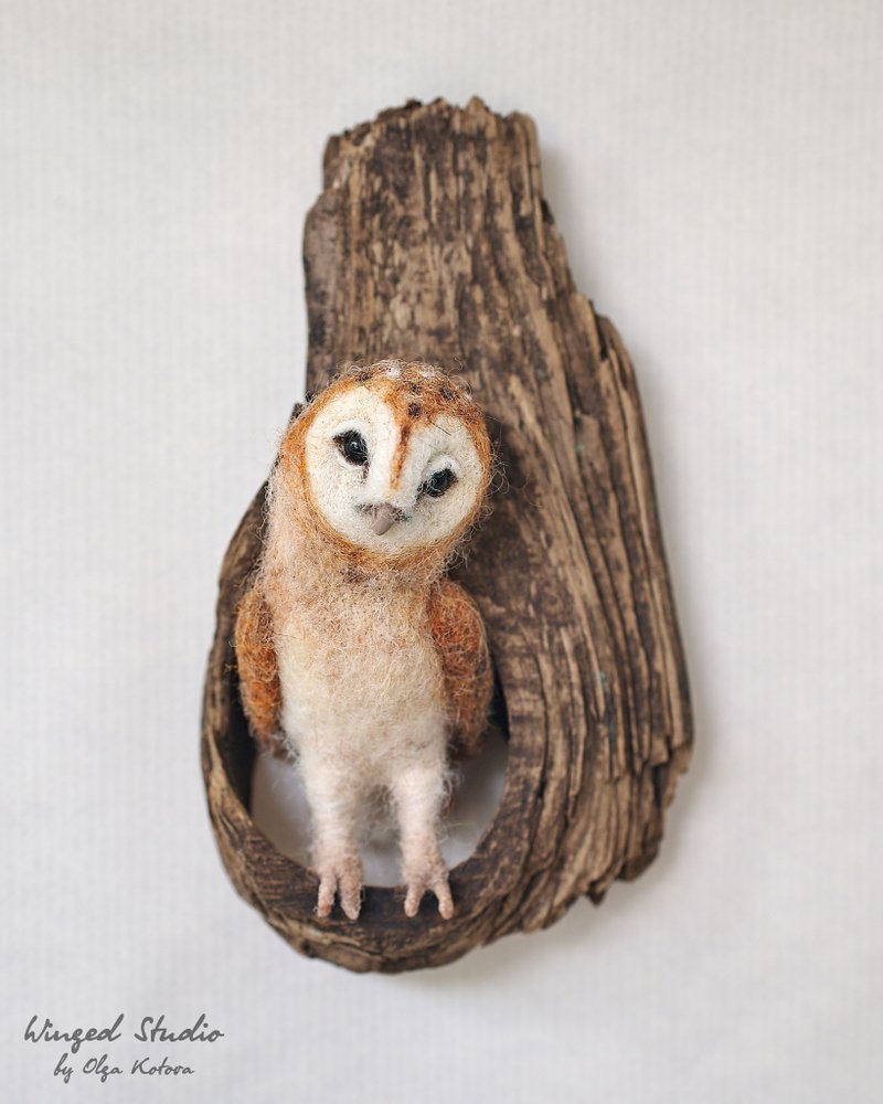 Barn owl on the hollow tree, wall decor - Stuffed Dolls & Figurines - Wool Brown